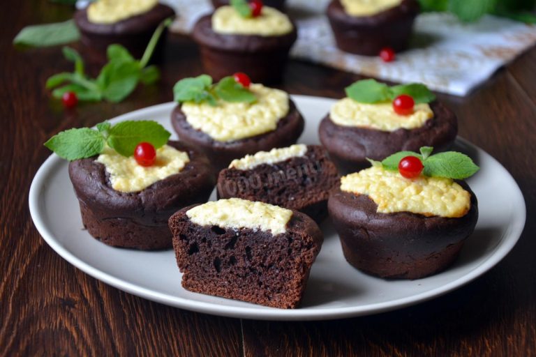 Chocolate muffins with cottage cheese